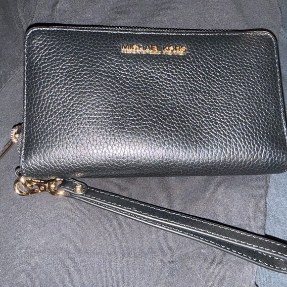 Michael Kors Handbags - Michael Kors Black Leather Wristlet